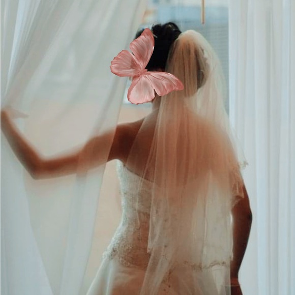 Custom made French lace wedding gown size 4-6 come with matching head piece - Picture 10 of 14